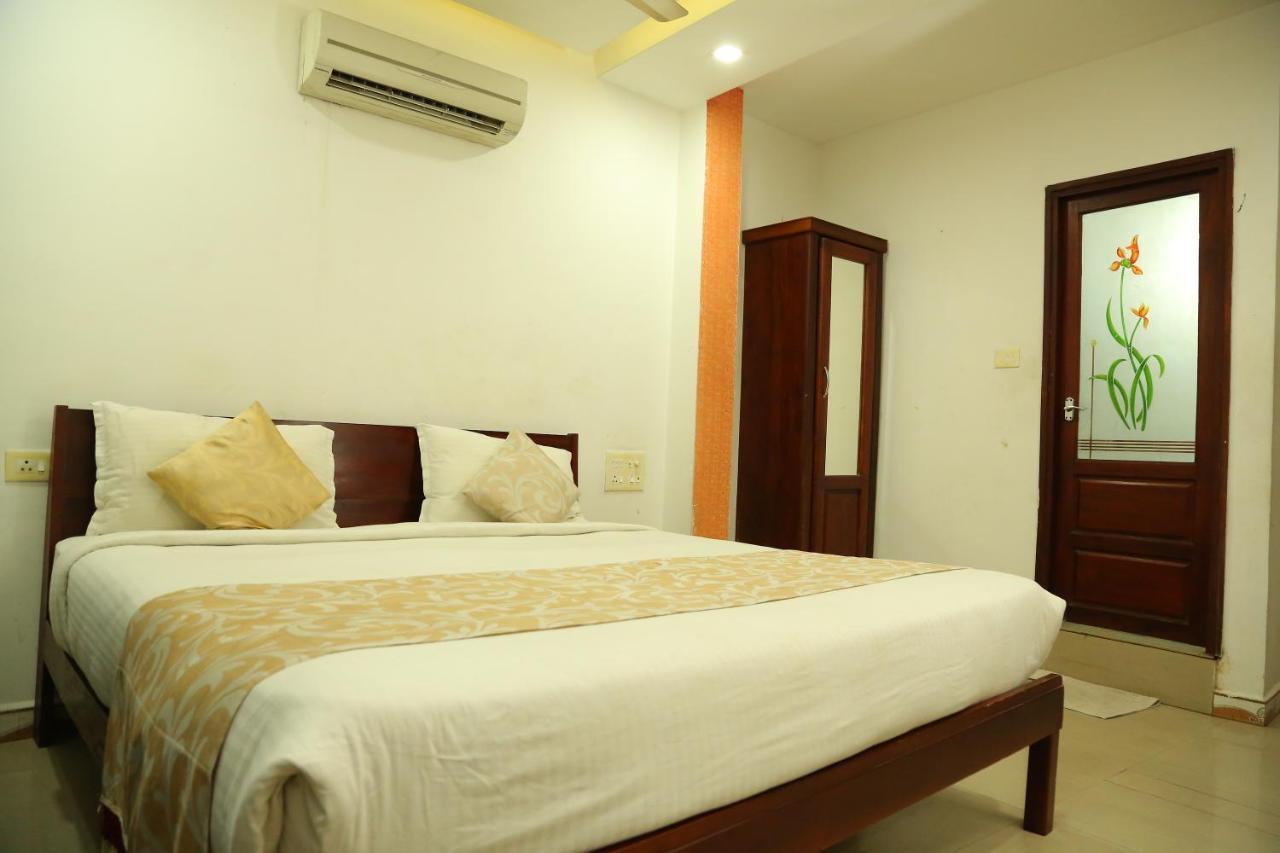 Malabar Plaza Inn Kochi Luaran gambar