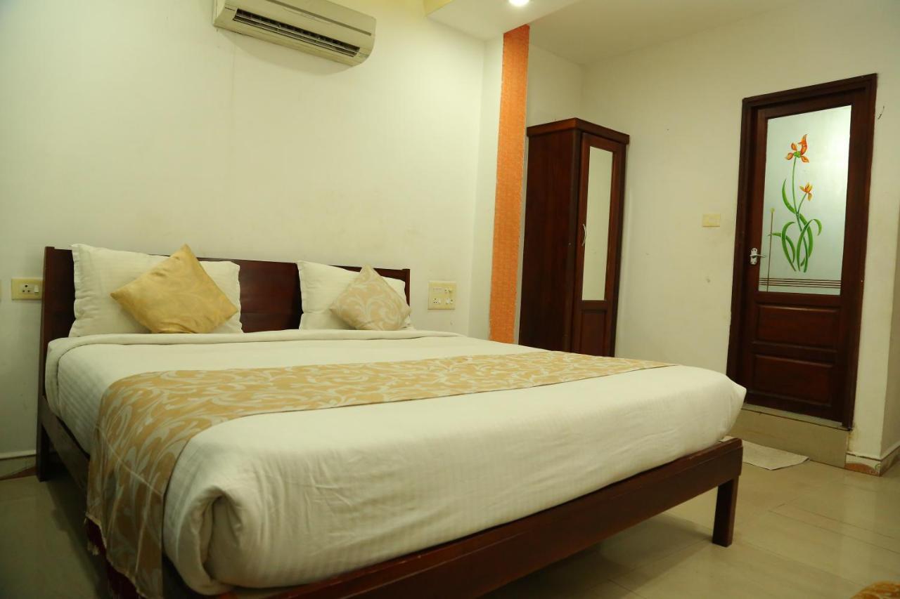 Malabar Plaza Inn Kochi Luaran gambar